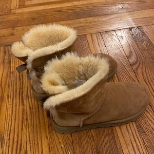 UGG's Mini Bailey Bow II Chestnut W1016501 Women's Boot size 8